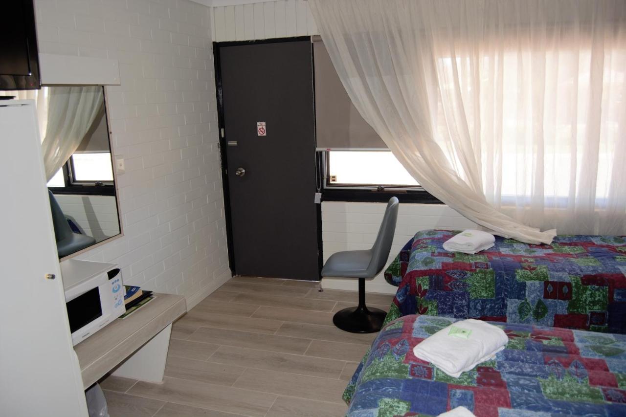 Civic Motor Inn Каура Экстерьер фото