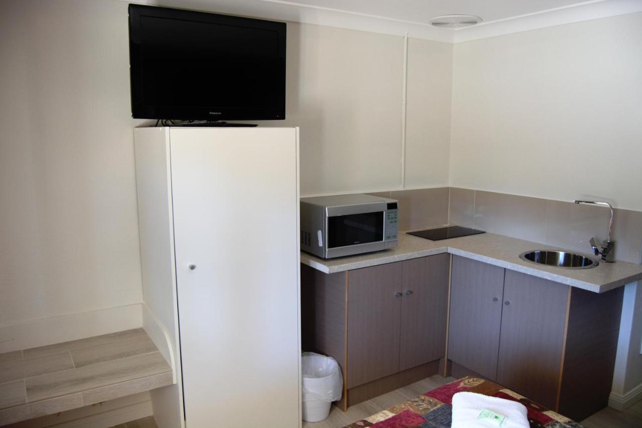 Civic Motor Inn Каура Экстерьер фото