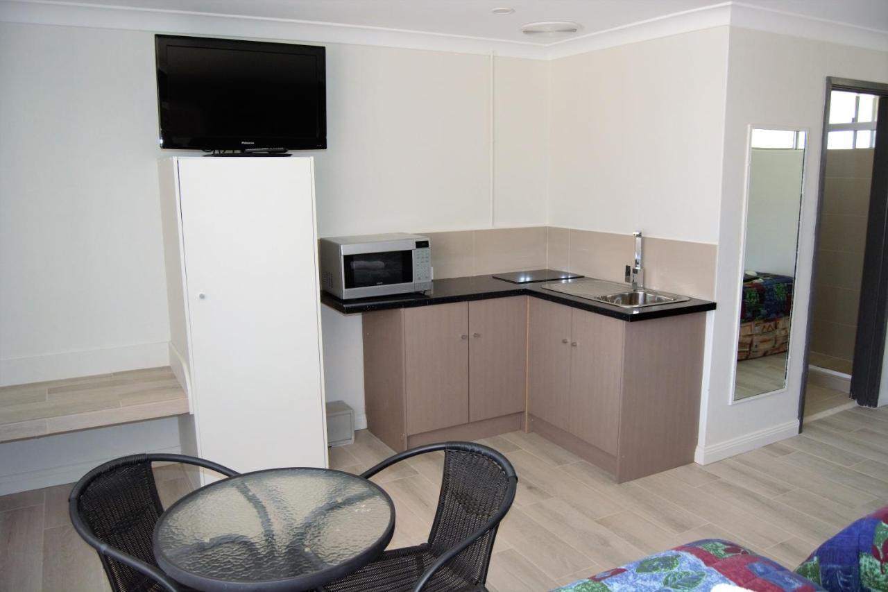Civic Motor Inn Каура Экстерьер фото